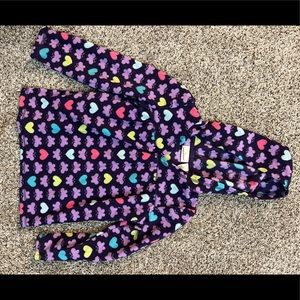 Size 5 little girl. Hoodie sweat shirt. Like new.